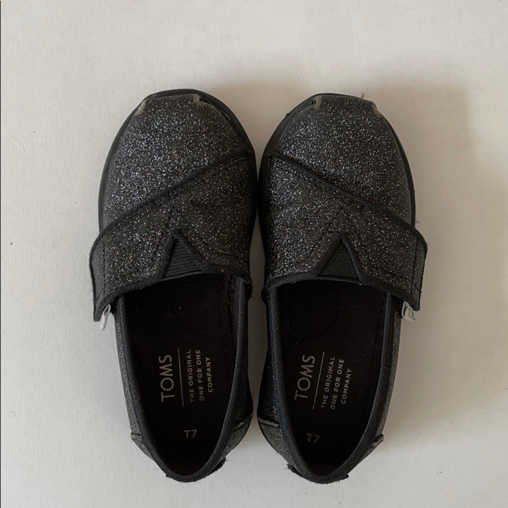 Toms girls size 7